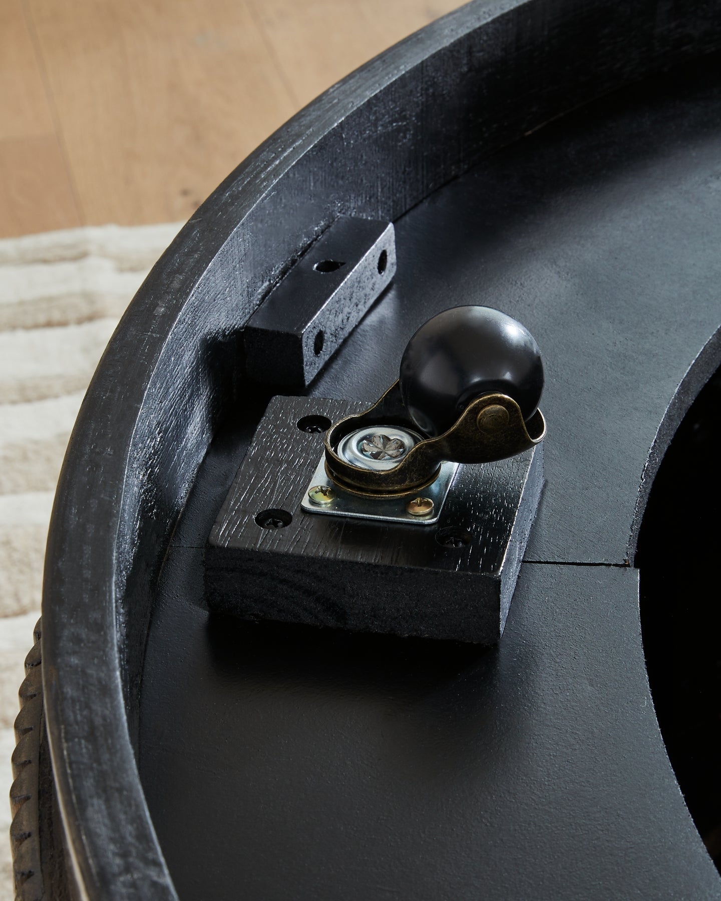 Hadonna Round Cocktail Table