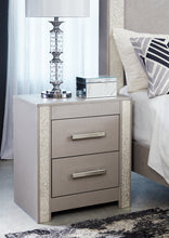 Load image into Gallery viewer, Surancha Queen Poster Bed with Mirrored Dresser, Chest and 2 Nightstands
